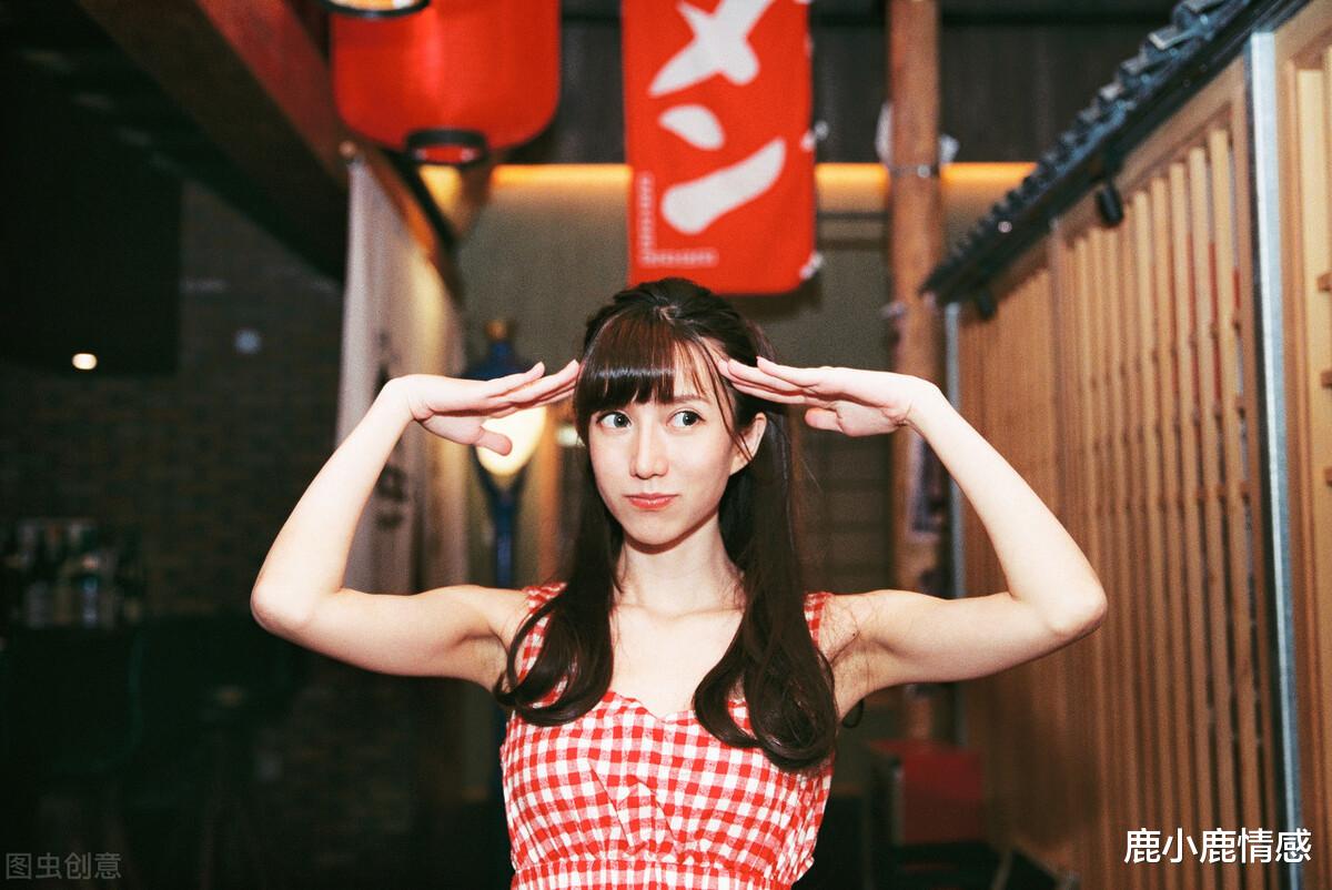鹿小鹿情感|女人对你彻底迷恋，从1级到10级都有什么表现？