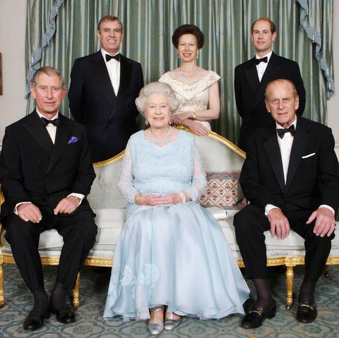 全球时尚风行|英国70岁公主惊艳亮相！穿浅色套裙甘当绿叶，不与95岁女王抢风头