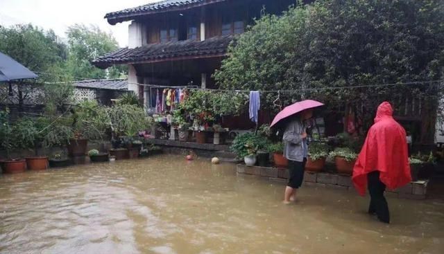 暴雨 ?风雨欲来，保护环境才是归途！全国人都时刻关注