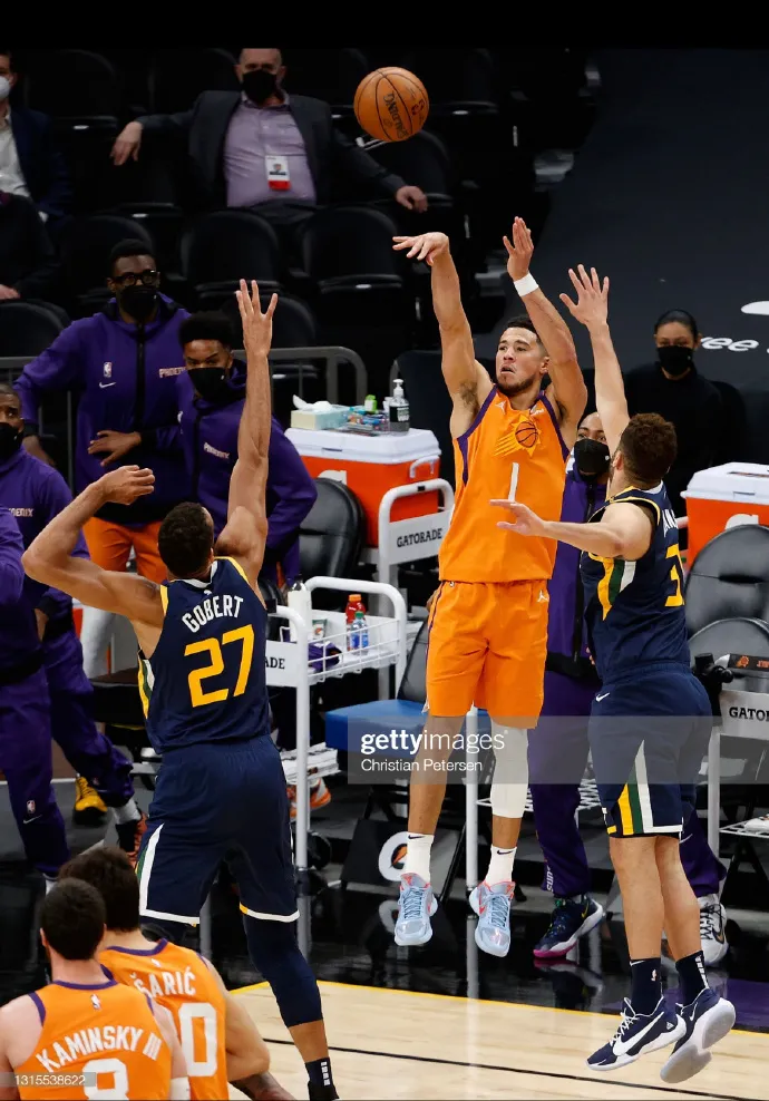 湖人队|詹姆斯三分绝杀不中！湖人要打附加赛了！保罗真要逆袭当MVP啊！