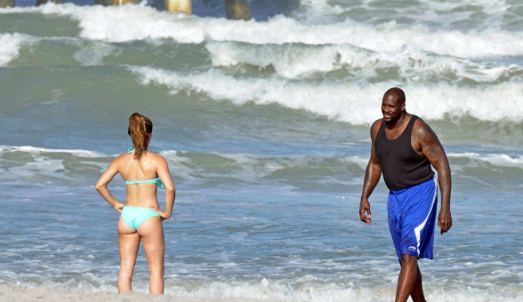 女排|奥尼尔与新女友海边嬉戏图，尺寸差距大，前女友：中看不中用！