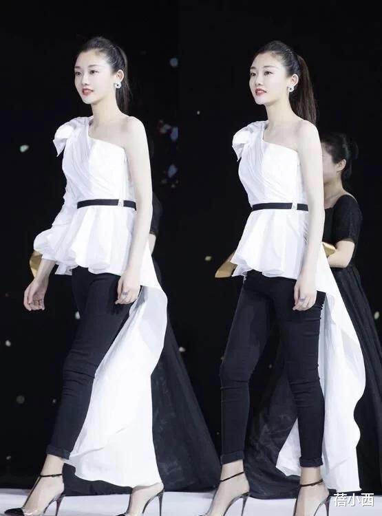 邹元清|郑恺老婆苗苗的气质真天然，穿T恤配印花裤就出门，根本无需美颜