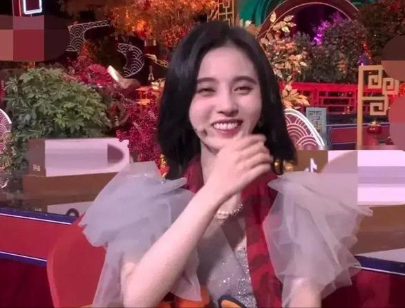 鞠婧祎|央视镜头是照妖镜无疑了：超模浮肿，杨幂显老，“半永久”鞠婧祎也没抵住