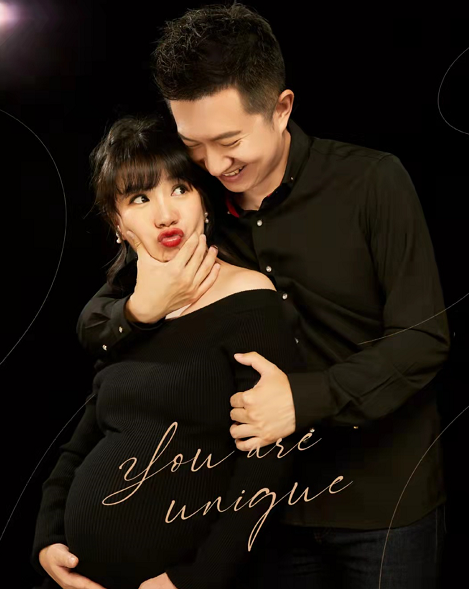 时尚风行派|红果果绿泡泡大秀恩爱！最新全家福二胎儿子抢眼，女儿扎小辫超萌