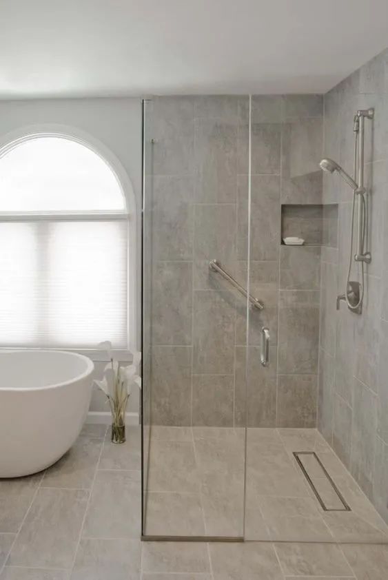 时尚装修设计大全|很好奇：卫生间装长条地漏，为什么师傅要装在淋浴房门边？