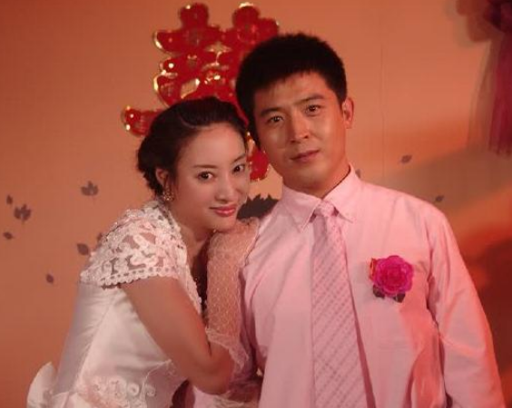 孙涛|春晚红人孙涛，为何红了25年没绯闻？看他背后的妻子是谁就知道