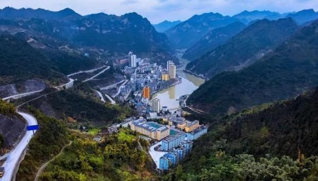  中国最窄县城，身处峡谷之中，真“一线城市”