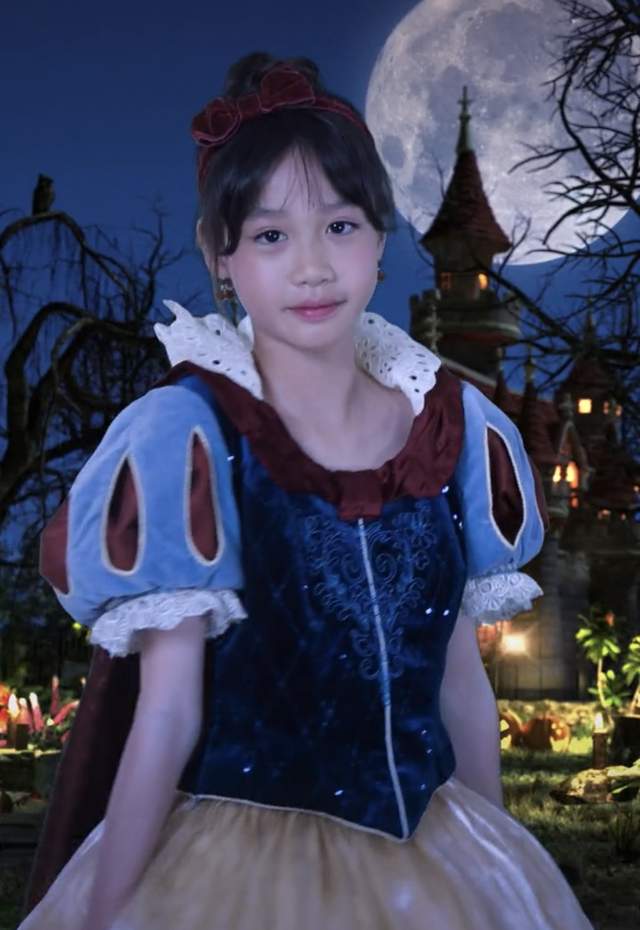 钟丽缇|钟丽缇二女儿张思捷已百万粉丝！颜值逆袭如夜雨后清荷，不输考拉