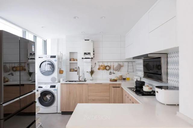 103㎡现代简约，留白+原木+绿植，让生活悠闲舒适有故事