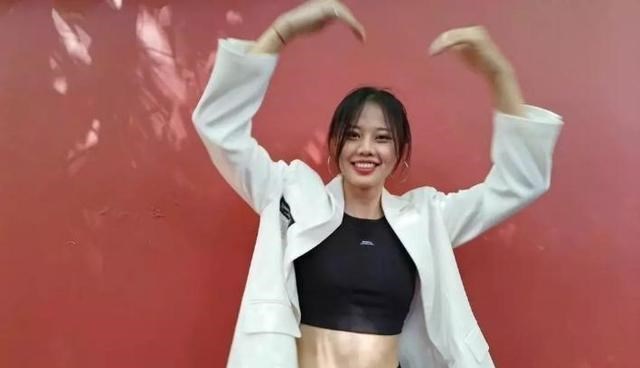 李知行讲育|奥运冠军龚翔宇撞脸女星马思纯，身材火辣，与帅哥亲密互动