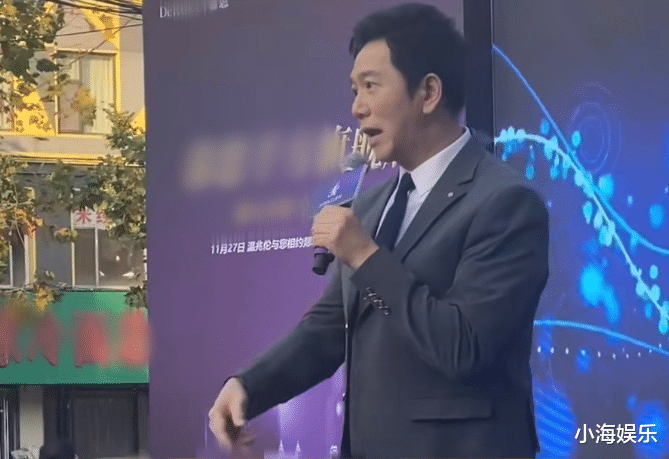 张慧雯|57岁黎耀祥回应摆地摊，将计就计在路边卖毯子，被粉丝认出忙否认