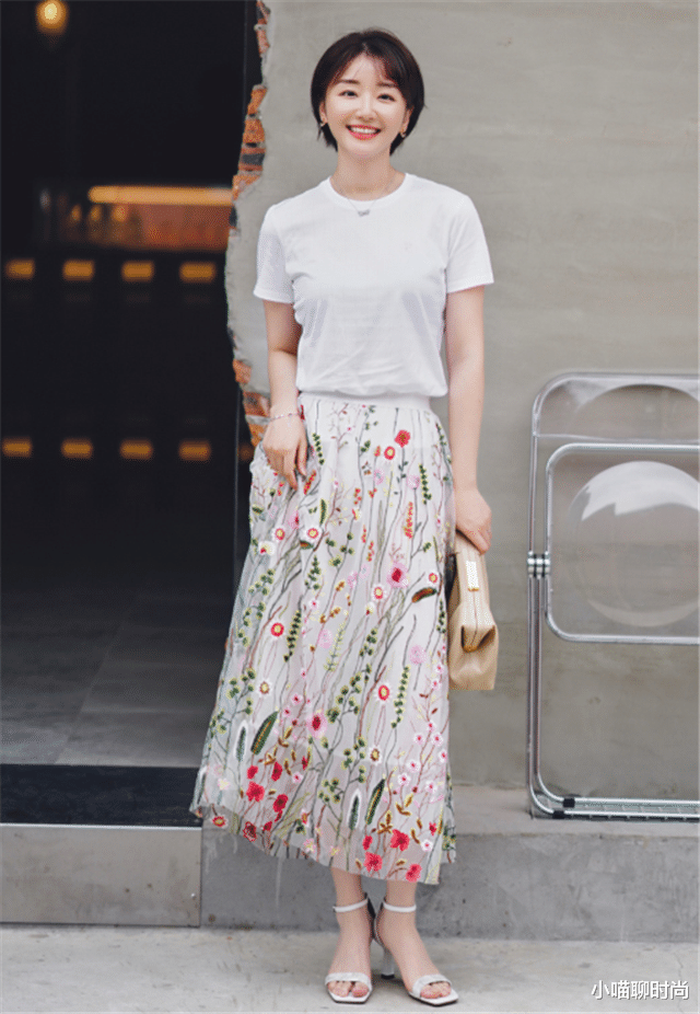 小喵聊时尚|女人买半身裙，就挑这5种“经典款”，省钱又时髦三五年都不过时