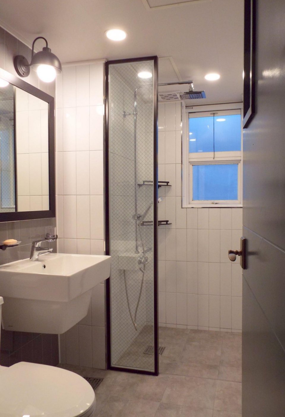 不铺大理石,也不铺木地板,还是她经济省钱,混凝土水泥浇一地!