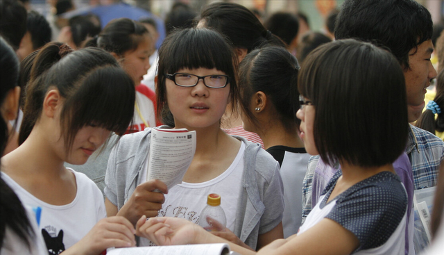 萌听小c姐|考生412分被厦门大学录取，看到学费不如复读，怪不得能“捡漏”