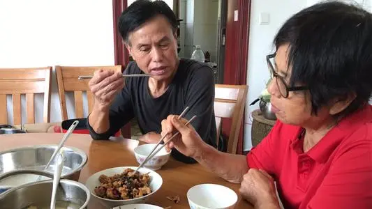熊猫医学社|26岁女子长期黑便，确诊胃癌，医生：冰箱里3种食物不能久放，建议丢掉