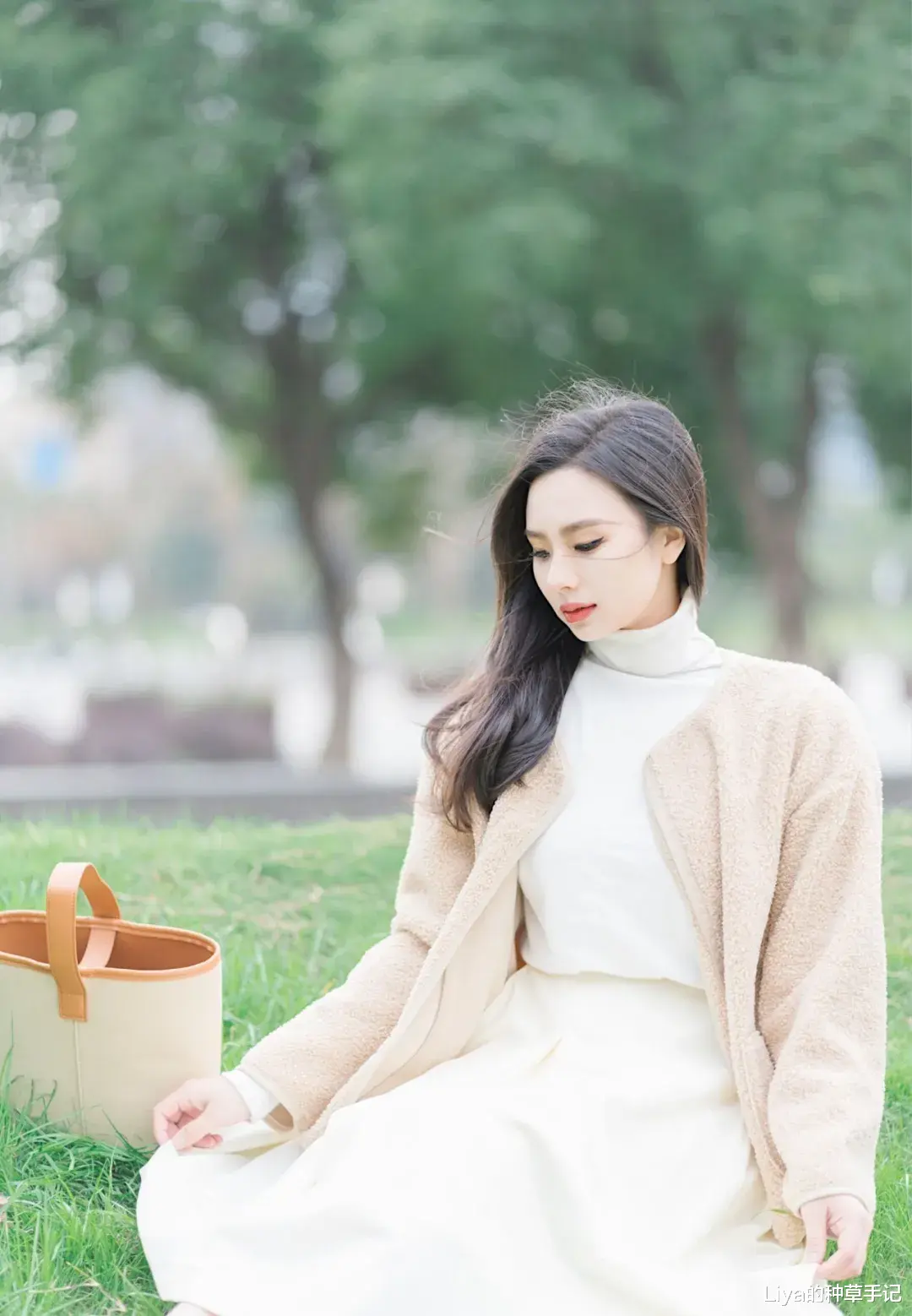 发型|别再披头散发了!这3款秋日发型,又美又撩人