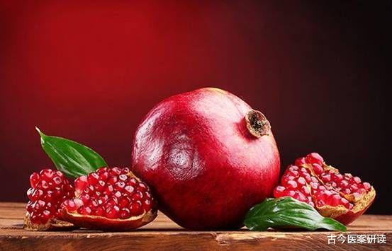 胃黏膜|胃黏膜天然“保护伞”已公布，医生：常吃这“4果”，胃会更强健！