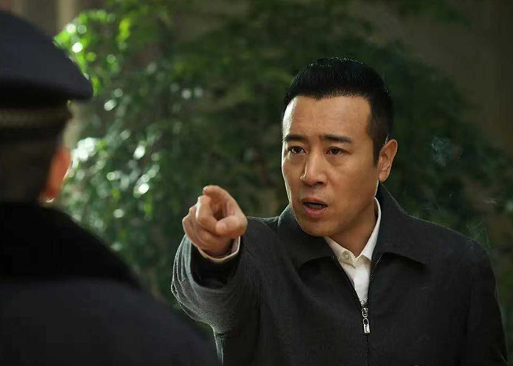 于和伟|于和伟妻子：省吃俭用供他读书，丈夫成名，支持他为8个哥姐买房