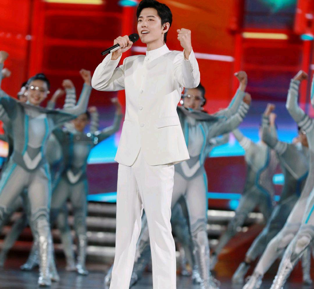 肖战|主持人推荐肖战成为“king”，直言肖战三方面都是翘楚，实至名归