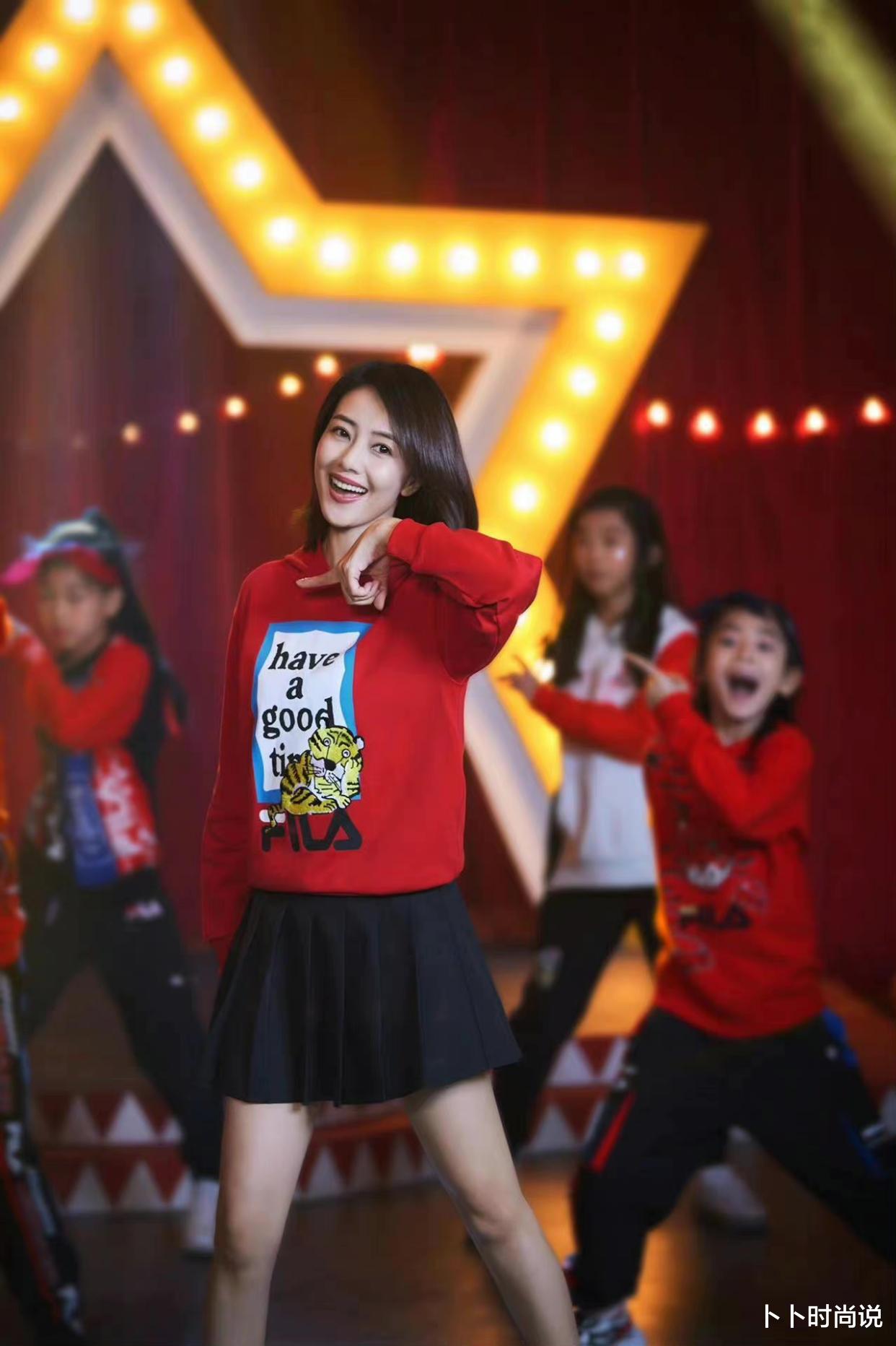 高圆圆|高圆圆终于跳舞了，四肢不协调的样子真逗，甜美清新气质是真的美