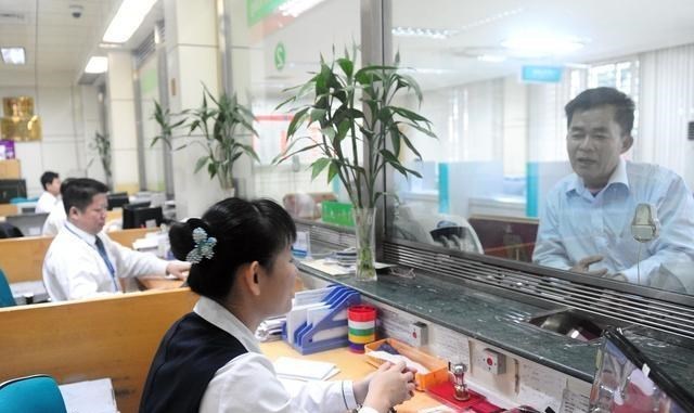 银行 若银行职员拉来5000万存款，到手能拿多少奖金？看完让人好羡慕