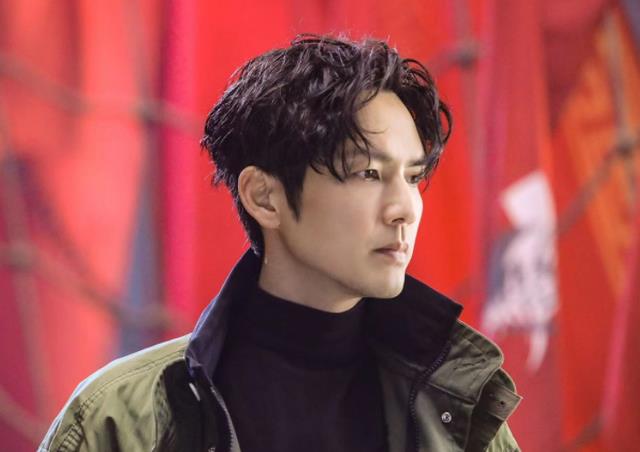 逆生长|“逆生长”的4位明星，谭松韵30岁高中生不算啥，他36岁还演小孩