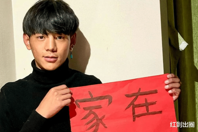 薇娅|薇娅带丁真游西湖，晒两人合照被吐槽美颜太过，丁真秒变“网红脸”