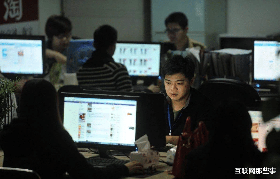 自由职业者|真相了！自由职业的年轻人，过得比996社畜还辛苦