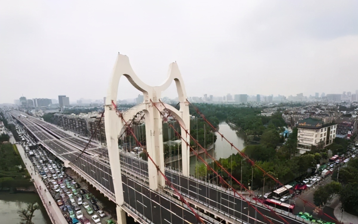 新濟南人小李 110個建筑界的“金酸莓獎”，國家發(fā)改委：嚴(yán)禁建設(shè)“丑陋建筑”