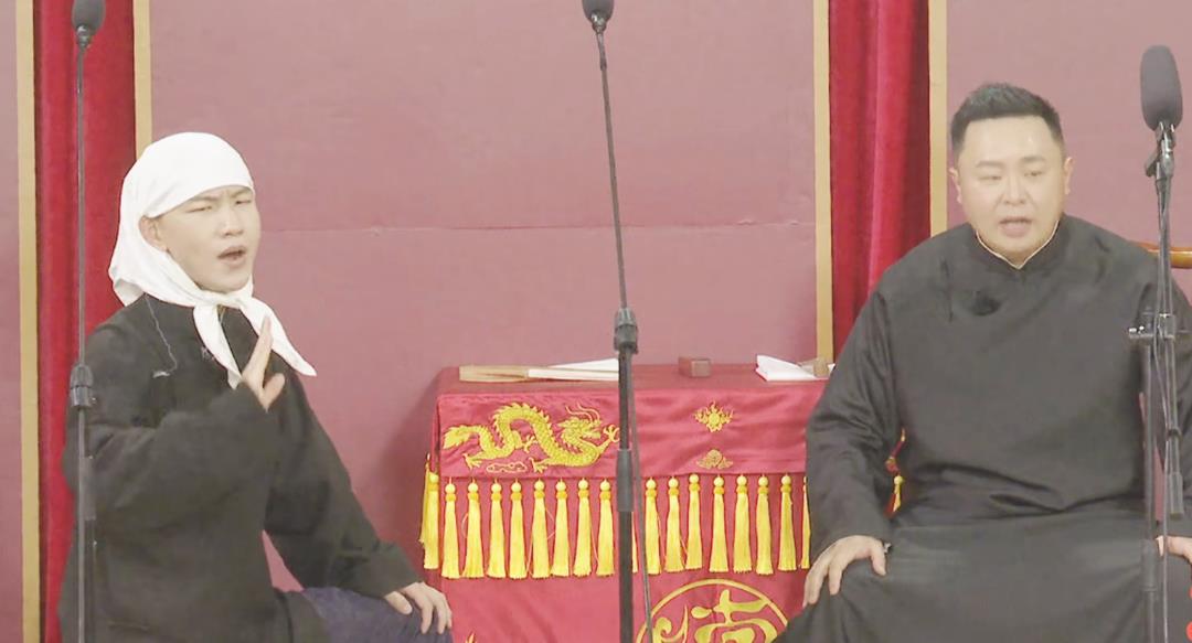 我在过马路|刘筱亭台上“胡闹”，阎鹤祥在一旁把控节奏，德云社传帮带的典范