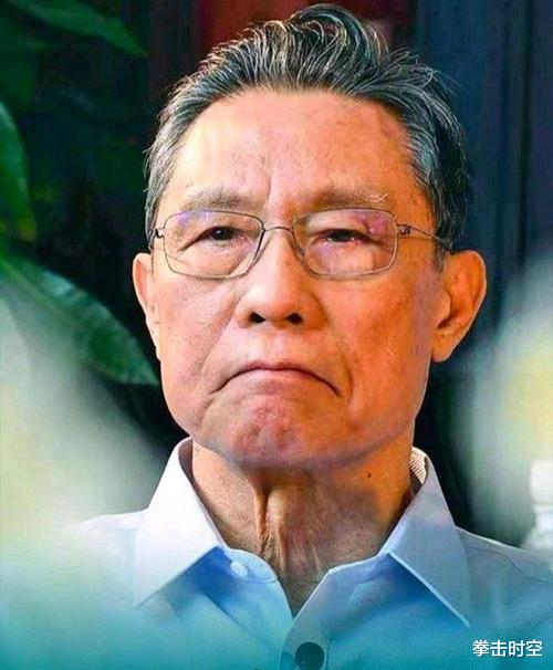 那英|著名导演痛批那英：你给周笔畅擦口红都不配，面相令人生厌