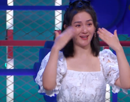 女儿们的恋爱|28岁脱口秀编剧在节目中求婚，表白方式很意外，谢娜被感动得落泪