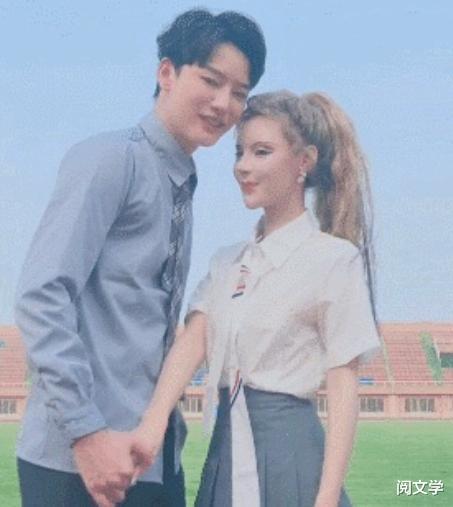 芭比娃娃|真人芭比迪丽拉终于放弃“芭比裙”，学生装曝光，清纯似初恋