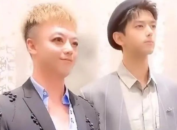 明星|有种“献丑”叫网红和明星合影，相机成照妖镜，看到李现：逗我呢