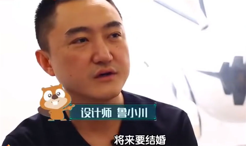 |单亲妈妈带儿女蜗居21㎡简易房，每晚睡邻居厨房？真相让人心酸