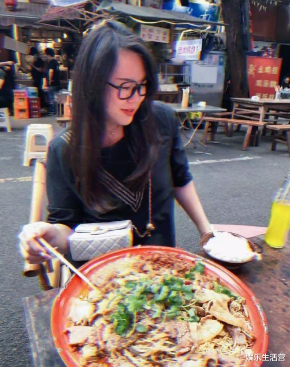 浪胃仙 “娘炮文化”遭抵制，浪胃仙却留长发化浓妆，仍在走大胃王路线