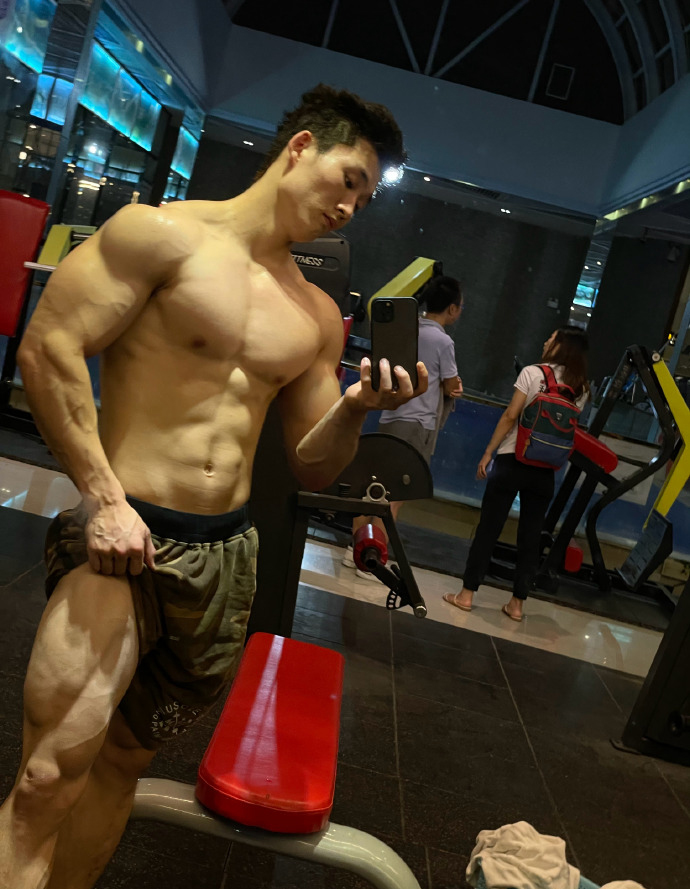 海贼王|撸铁就应该有狼的野性，雕塑自己很疼，但充血才像个健身的海贼王！