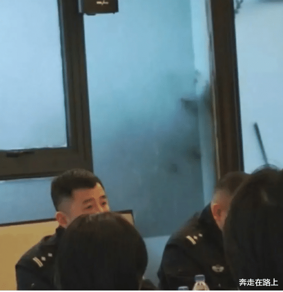 刘海 “这是我们村的流水席，还有谁不服？”哈哈哈看来都虚得很啊