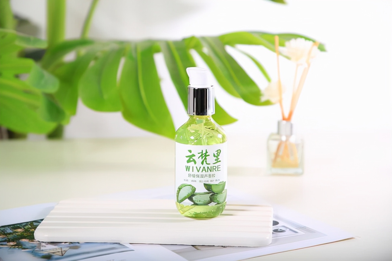 巫马玉龙|博主力荐的这些好用水乳，牢牢锁住水分修复并强化肌肤受损屏障