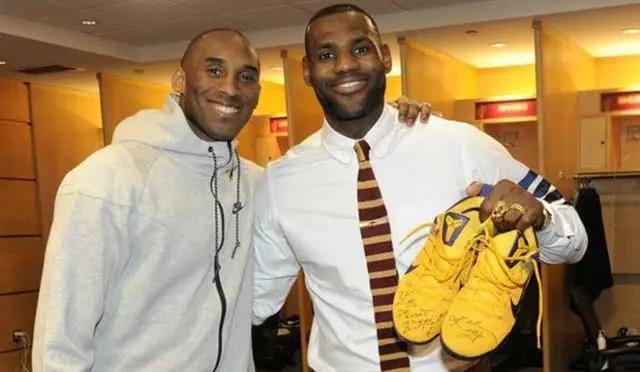 勒布朗·詹姆斯 帕克：巅峰科比比詹姆斯强，交易价值却打脸，巅峰科比换不来幼詹