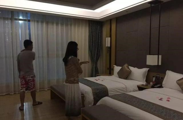 妻子与人偷情,丈夫强索3万再提另类要求,致奸夫三楼坠下,获刑