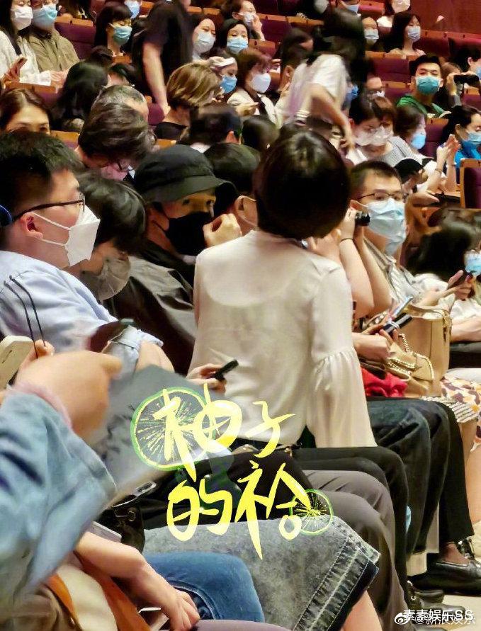 胡歌|复合了！胡歌薛佳凝时隔12年再次同框，两人站在一起甜蜜微笑