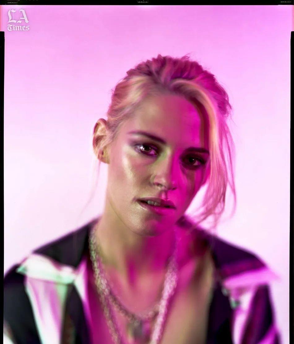 克里斯汀·斯图尔特|克里斯汀斯图尔特曝新写真！浓妆艳抹太性感撩人