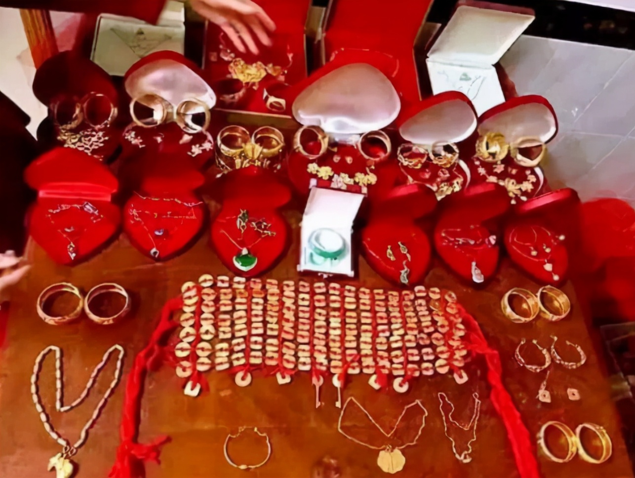 山东菏泽一县城规定：彩礼不超6万，酒席不超10桌，每桌不超300元