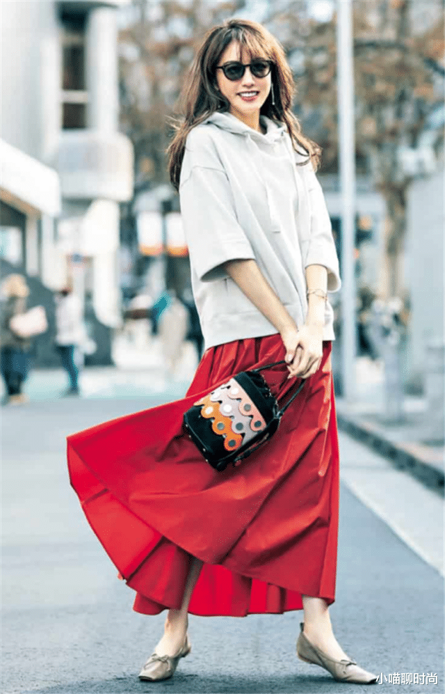 小喵聊时尚|话说,卫衣牛仔裤都土掉渣了!今年流行这样穿,洋气显瘦又减龄