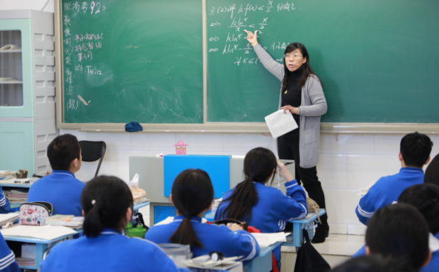 糯妈育儿经|年轻教师备课笔记引争议，家长表示用心良苦，老教师却说浪费时间