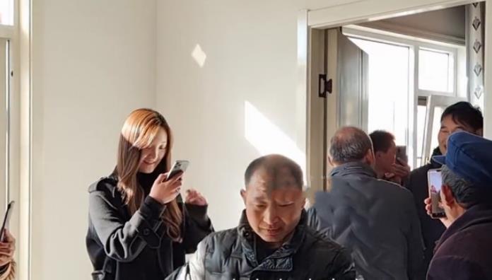 陈亚男|朱单伟避而不见陈亚男，教练带他在KTV放松，歌词伤感疑表露心境