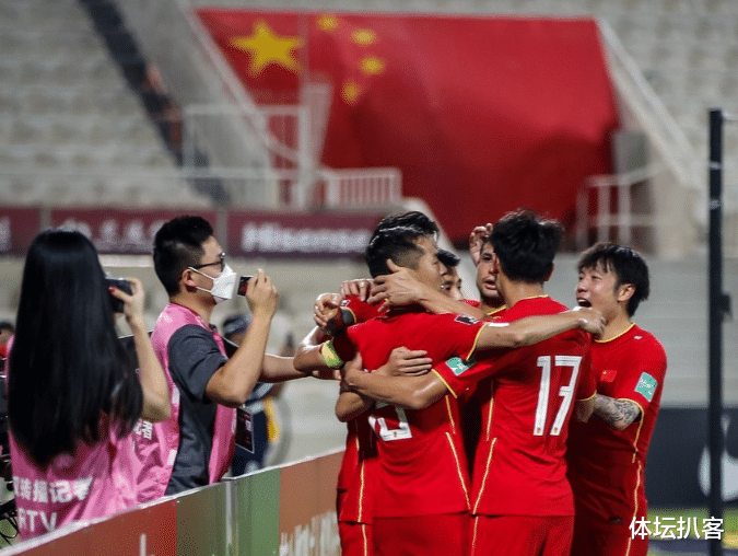 国足|国足创纪录！400万奖金到手，央视解说：西乙水平高，武磊蜕变了