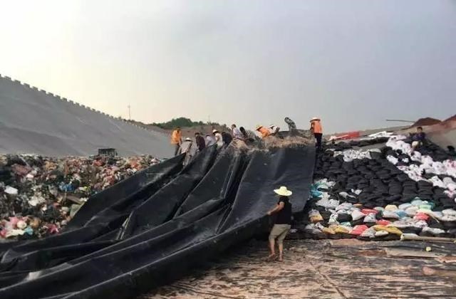 保安 陕西小伙在填埋场工作时发现古墓，遂展开盗挖，保安发现报警举报