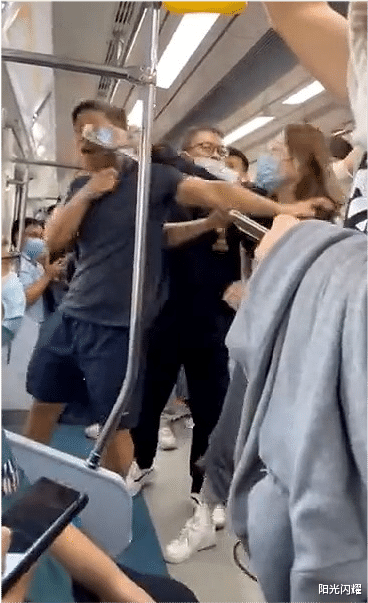 北京市 北京地铁4名乘客打架后续！主动挑衅袭击的夫妻俩被网暴！